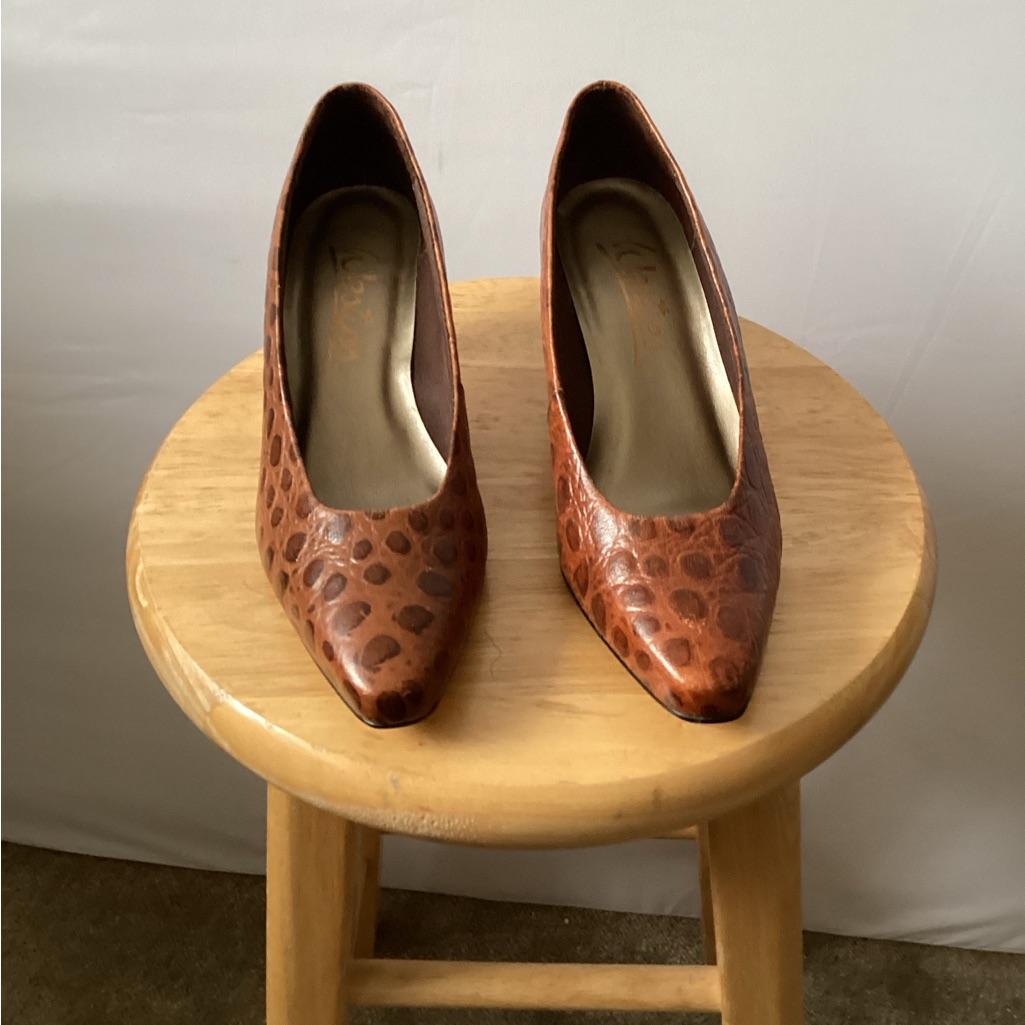 Elegant Brown Crocodile Pattern Womens Pumps